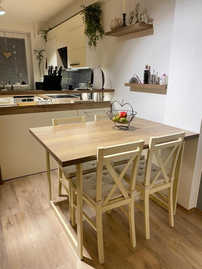 Apartman Slnecna Terasa S Vlastnym Parkovanim Na 2 Auta Apartment Žilina Exterior foto